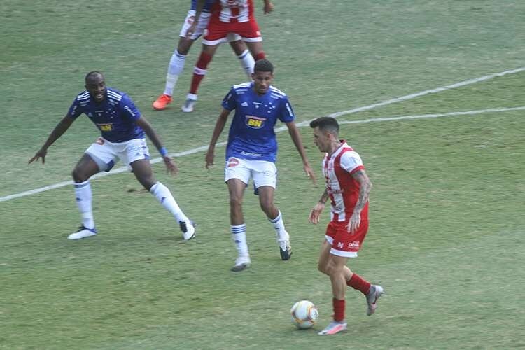 Com Fábio expulso, Cruzeiro segura o Náutico e empata jogo pela Série B