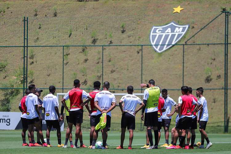 Atlético vê líder Internacional abrir oito pontos de vantagem no Brasileiro