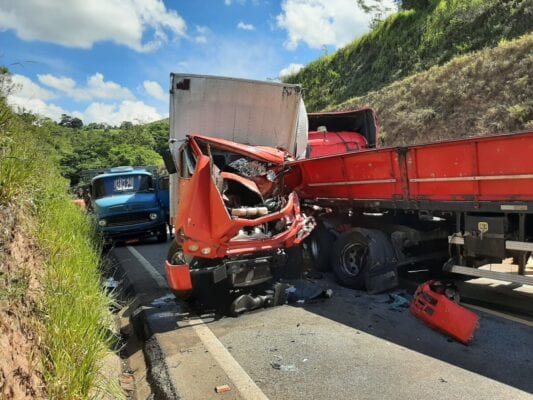 acidente-deixa-um-morto-e-interdita-rodovia-de-itabira-a-nova-era