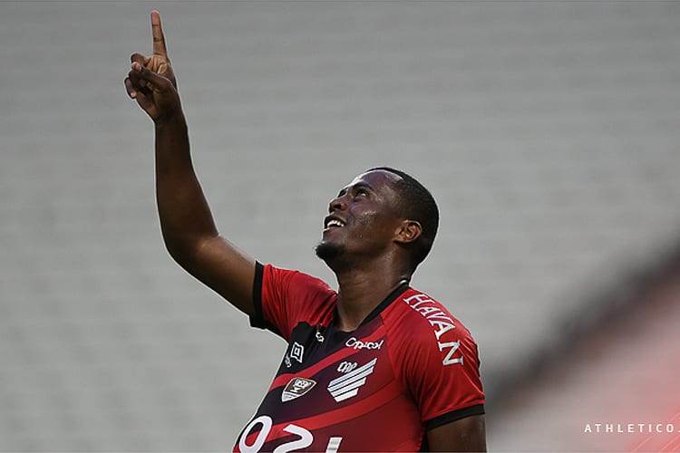 Athletico-PR bate Ceará por 2 a 0 e sobe para oitavo lugar no Brasileiro Athletico-PR bate Ceará por 2 a 0 e sobe para oitavo lugar no Brasileiro