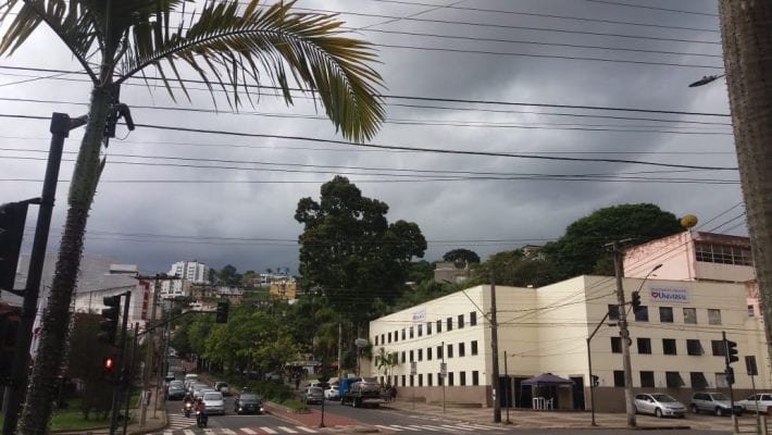 Previsão do tempo: possibilidade de chuva e risco geológico