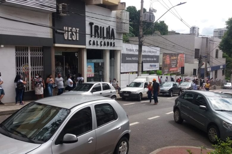 Apesar da autuação, filas entorno da Caixa voltam a se formar