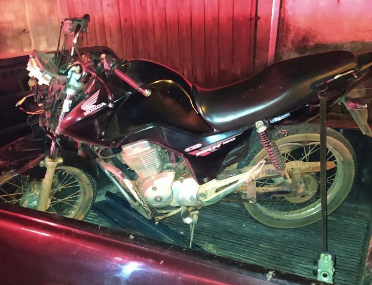 Adolescente é apreendido com motocicleta furtada em Santa Bárbara