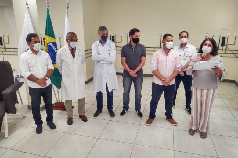 Começa a imunização: enfermeira itabirana recebe a primeira dose de vacina contra Covid-19