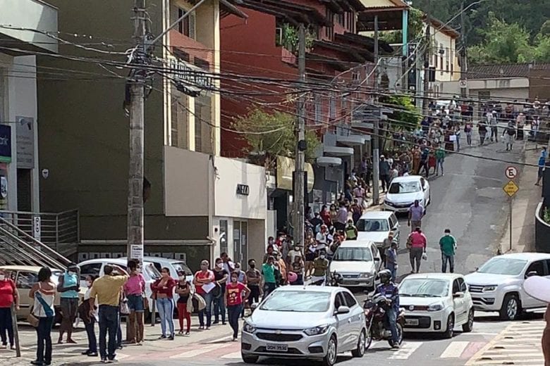 Agência da Caixa em Itabira é multada por aglomeração em fila