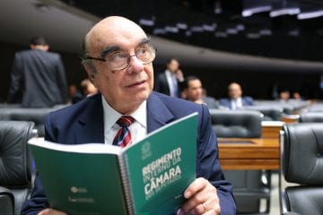 Bonifácio de Andrada, deputado federal por 40 anos, morre de Covid-19