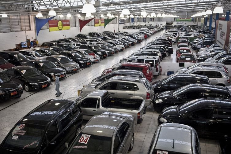 Venda de veículos automotores tem queda de 8,16% em janeiro Venda de veículos automotores tem queda de 8,16% em janeiro