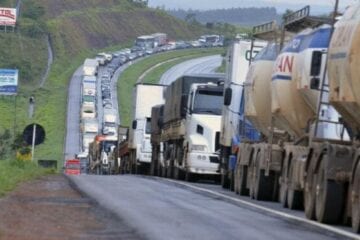 Caminhoneiros da região se preparam para greve a partir da meia noite