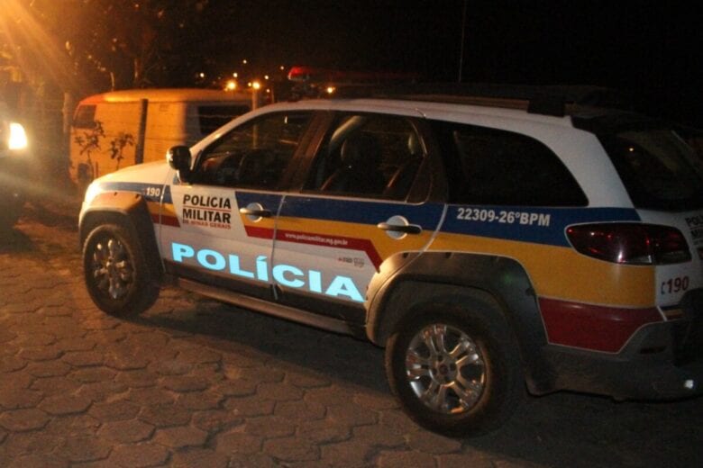 Polícia apreende pinos de cocaína e detém suspeitos de tráfico