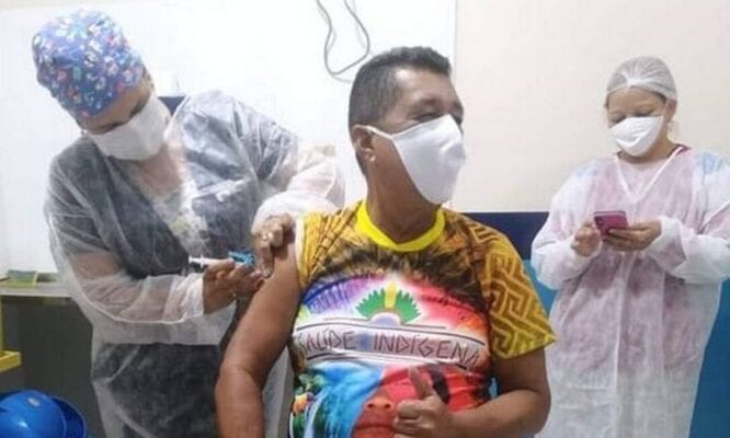 20 autoridades, em 9 estados, são investigadas por furar fila da vacina