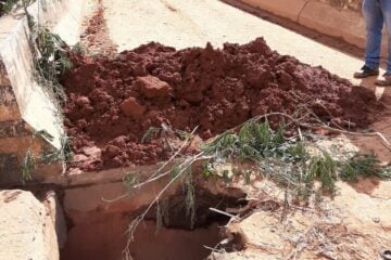 Buraco em ponte na entrada de Santa Maria bloqueia saída da cidade