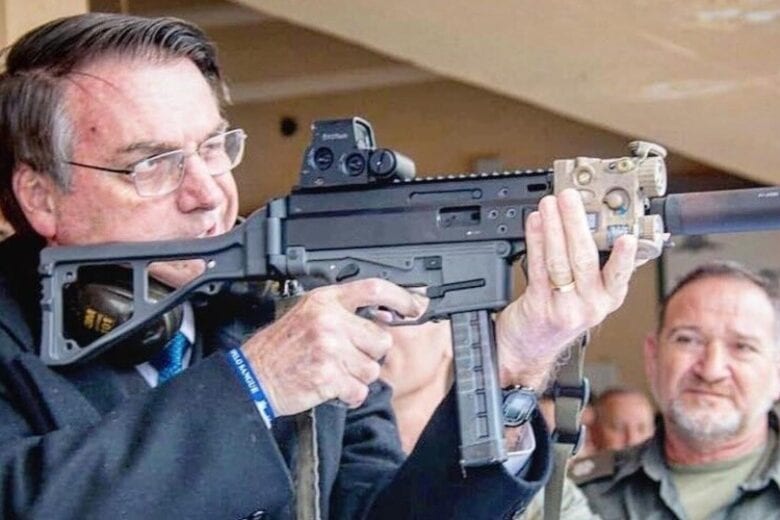 Governo Bolsonaro amplia acesso a armas e munições