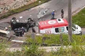 Carro cai de viaduto em BH e três pessoas ficam feridas