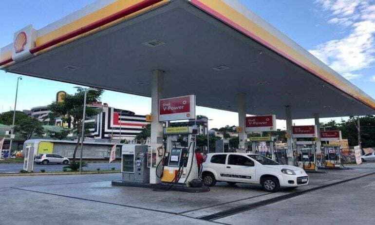 Petrobras reduz preço da gasolina em 4,66% para distribuidoras