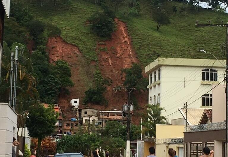 Hospital da cidade alaga e Samu monta hospital “paralelo” em Santa Maria