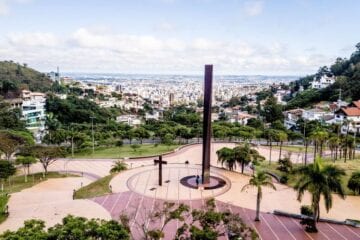 Ex-PM é detido por desacato após dar soco em guarda municipal, em BH