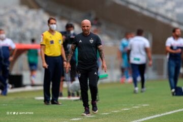 Sampaoli tem o direito de exigir o quanto quiser, mas deve ser cobrado na mesma medida