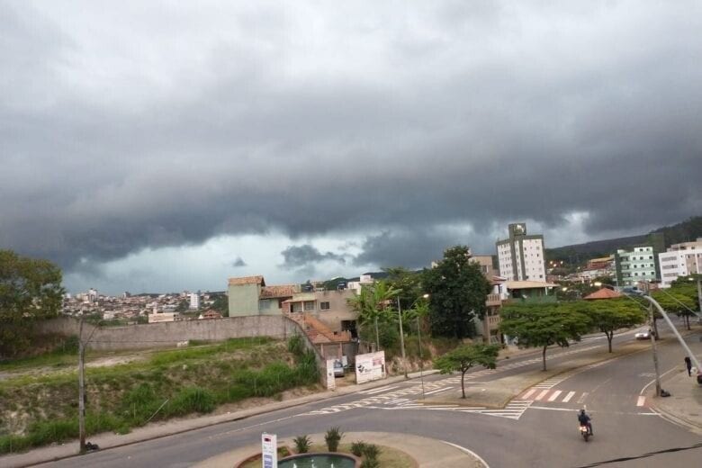 Inmet alerta para chuva de até 100 milímetros e ventos de até 100 km/h em Itabira e região