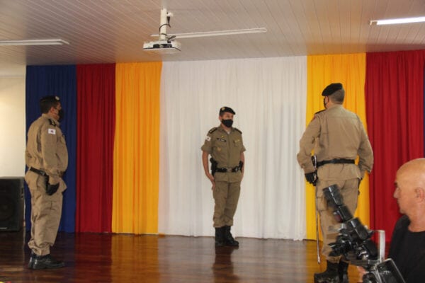 ten-coronel-charles-assume-o-comando-da-pm-em-itabira