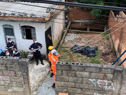 homem-morre-eletrocutado-ao-esbarrar-estrutura-metalica-na-rede-eletrica