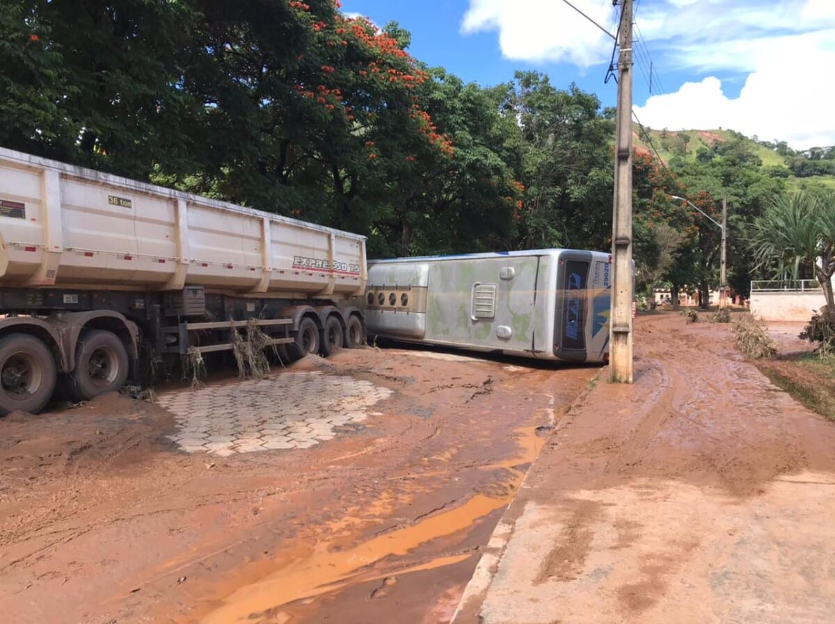 Vídeo mostra resgate de vítima de soterramento em Santa Maria de Itabira