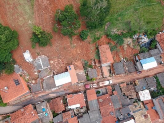 Deslizamentos: Corpo de Bombeiros e Defesa Civil monitoram Santa Maria de Itabira