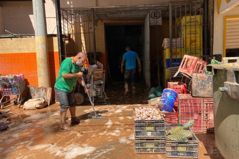 Lamaçal assola comércios de Santa Maria de Itabira