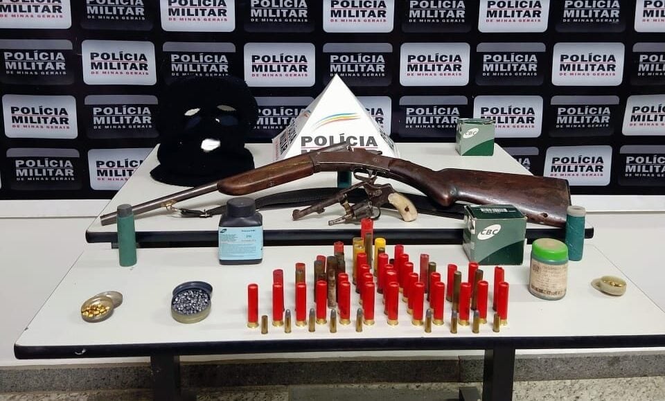 PM apreende armas e munições em Barão de Cocais