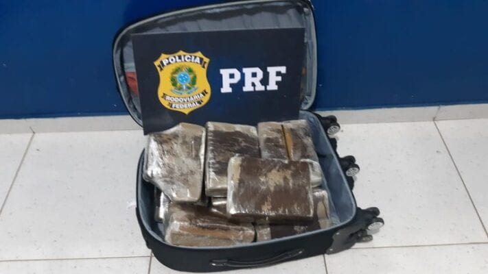 prf-apreende-maconha-em-onibus-em-caratinga