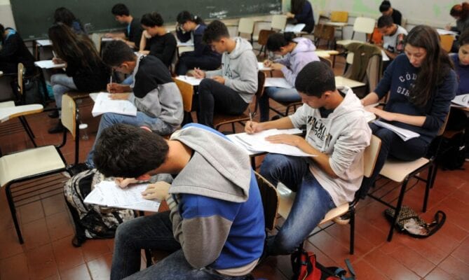 Escolas de Minas Gerais abrem vagas para a Educação de Jovens e Adultos (EJA)