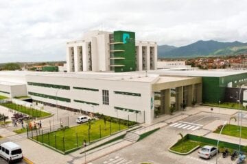 Internado na UTI Covid no Ceará, técnico de enfermagem recebe pedido de casamento