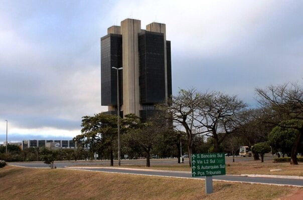 Bolsonaro sanciona lei que estabelece autonomia do Banco Central