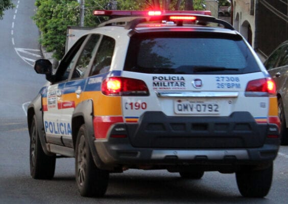 carro-fica-sem-as-rodas-apos-garagem-ser-arrombada-no-juca-batista
