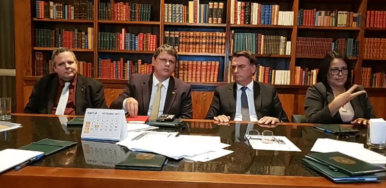 Bolsonaro diz que impostos federais sobre gás e diesel serão zerados