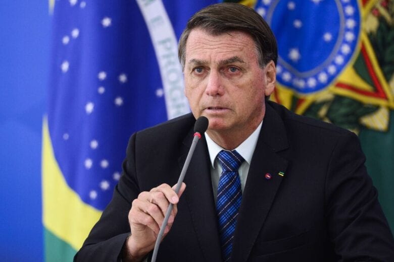 Em reunião com a Petrobras, Bolsonaro defende redução do preço do combustível