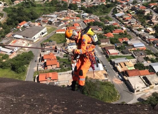 bombeiros-se-qualificam-para-salvamento-em-montanha