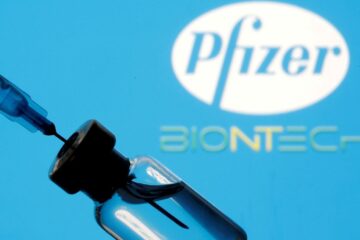 Pfizer diz que proteção contra Ômicron necessita de três doses