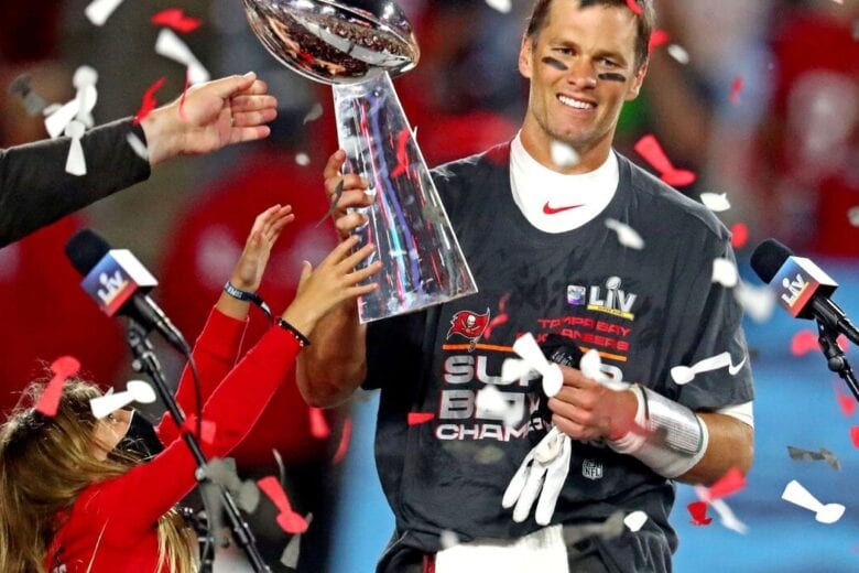 Tom Brady acerta renovação com Tampa Bay Buccaneers
