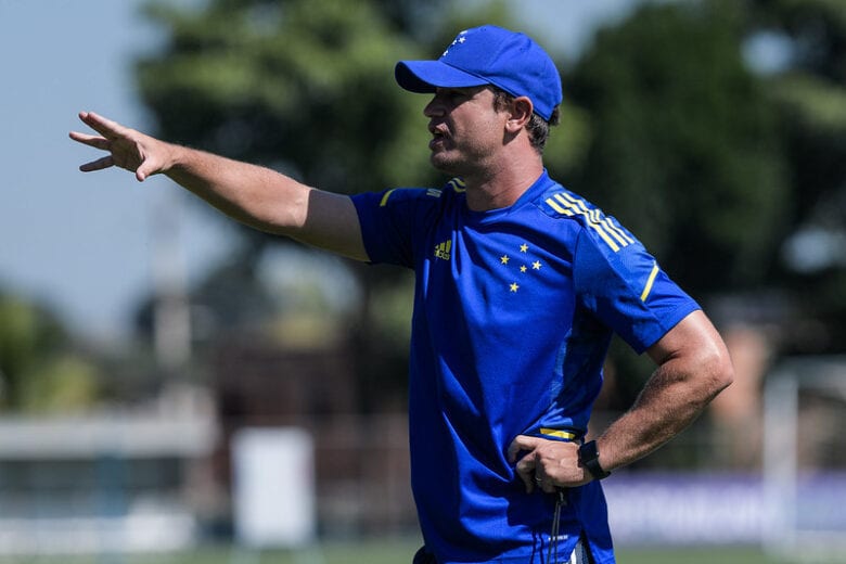 Felipe Conceição sobre reforços no Cruzeiro: ‘Não temos margem para erro’