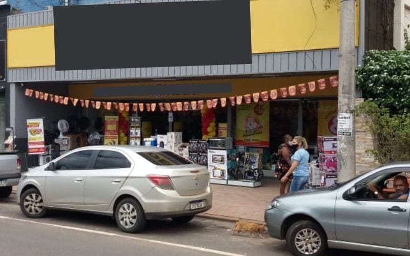 Onda roxa em Itabira: filas de banco lotadas, lojas abertas e festas com aglomerações