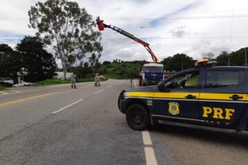 BR-381 é interditada para transposição de rede de alta tensão