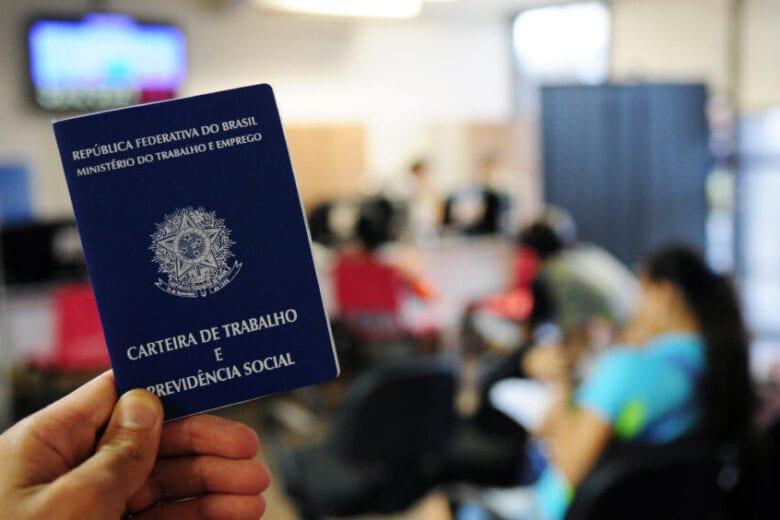 Tem vaga para almoxarife no Sine Itabira desta segunda-feira (9)