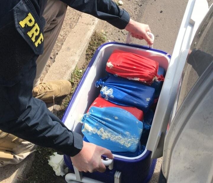 PRF apreende cerca de 20 kg de pasta base de cocaína na BR-381