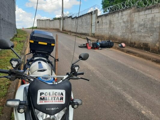 Dupla tenta fugir da Polícia Militar, bate em muro e é socorrida pelo Samu em Itabira