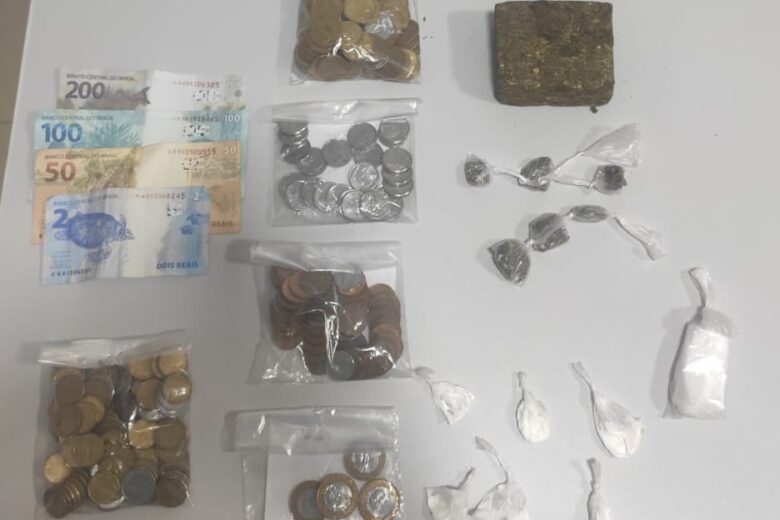 Polícia Militar apreende cocaína e maconha em São Gonçalo