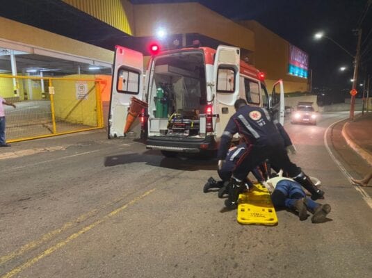 entregador-de-lanches-e-socorrido-inconsciente-apos-bater-em-um-poste