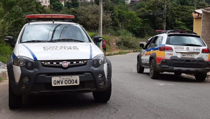 mulher-tem-o-carro-roubado-em-frente-a-farmacia-de-minas-em-itabira