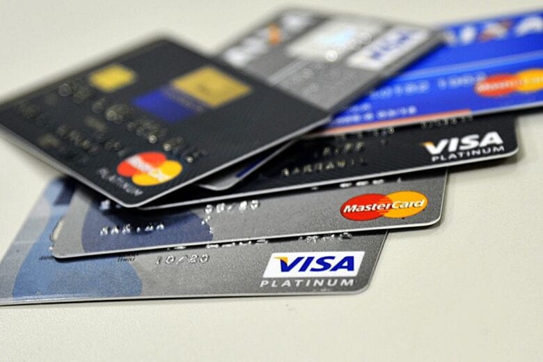 Juros anuais do cartão de crédito chegam a até 875%