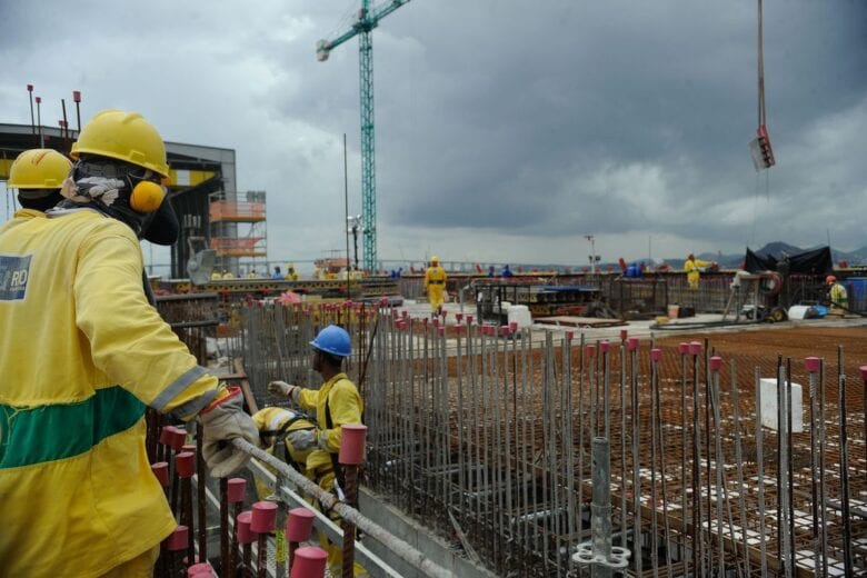 Construção civil tem alta de preços de 2% em março, diz FGV