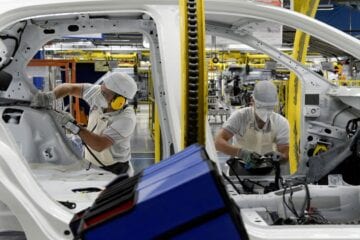 Volkswagen e Mercedes-Benz paralisam fábricas no Brasil